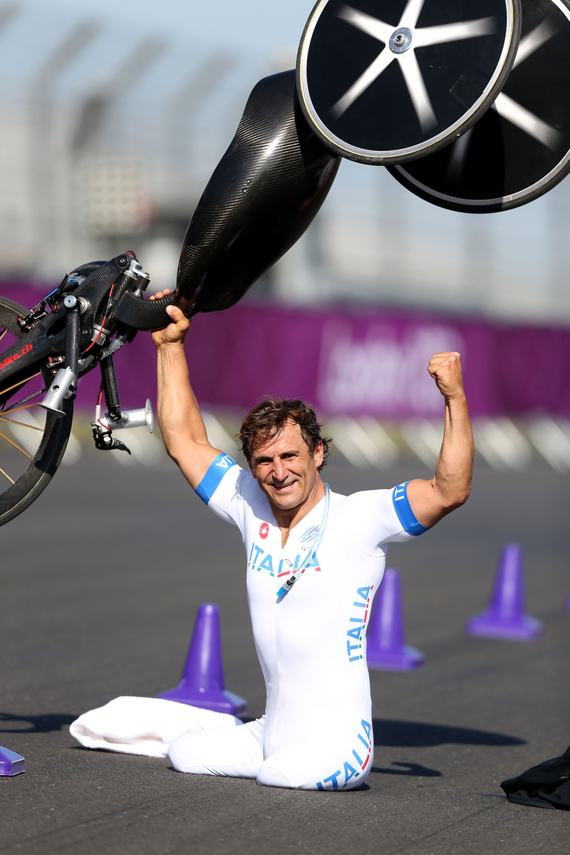 Illustration for article titled This Race Car Driver Went From Near Death To Paralympic Gold
